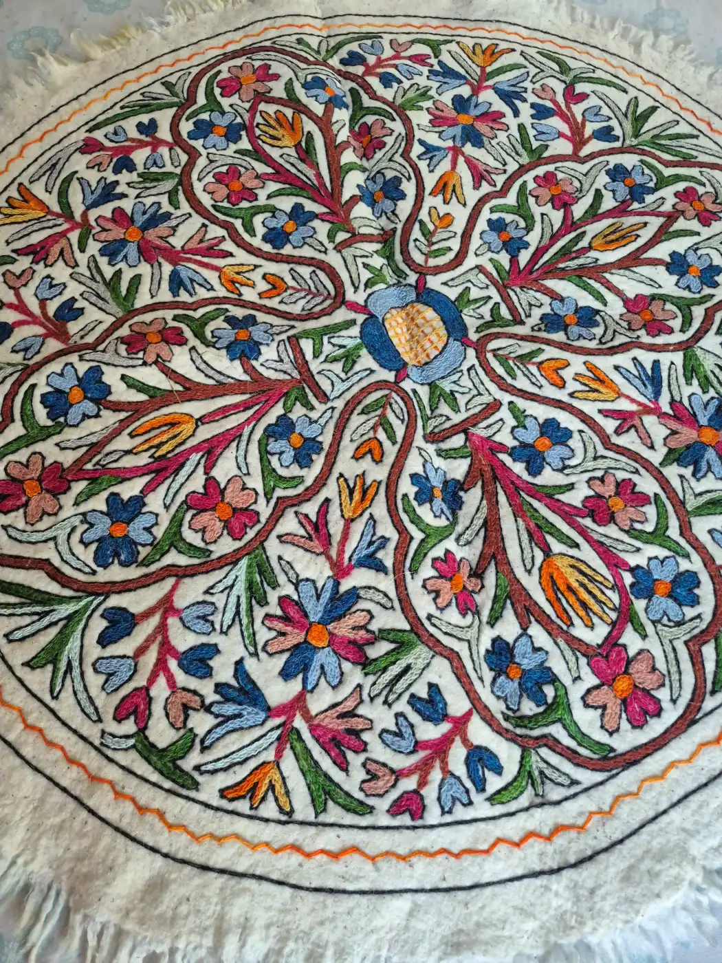 Kashmiri Namda Round Rug with Central Sunflower Medallion and Curved Floral Panels – 5x5 Feet - Image 4