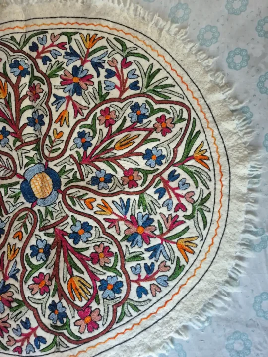 Gul Afshan Kashmiri Wool Embroidery Multicolour Namda Rug 5×5 Feet - Image 2