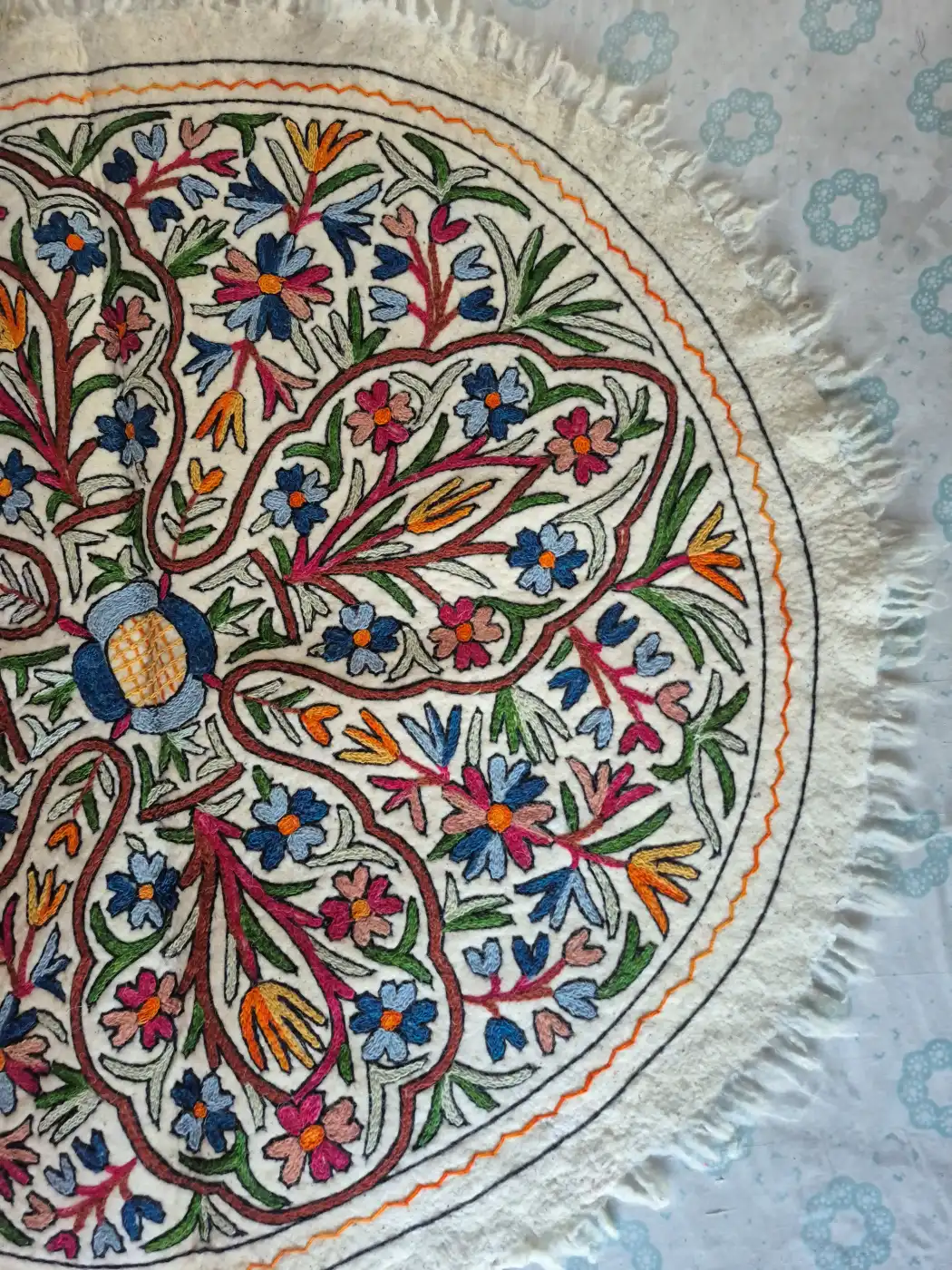 Gul Afshan Kashmiri Wool Embroidery Multicolour Namda Rug 5×5 Feet - Image 2