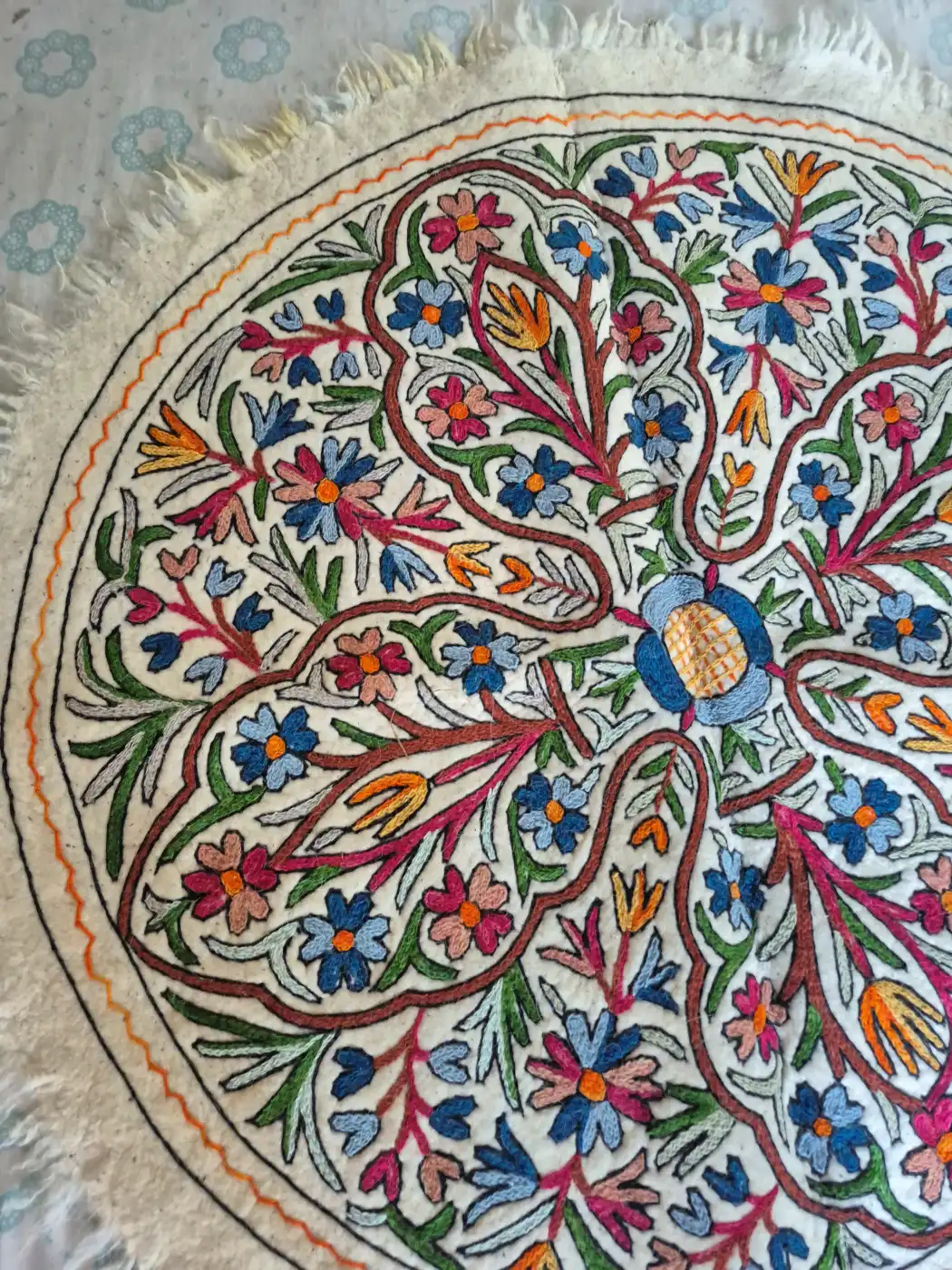 Gul Afshan Kashmiri Wool Embroidery Multicolour Namda Rug 5×5 Feet - Image 3