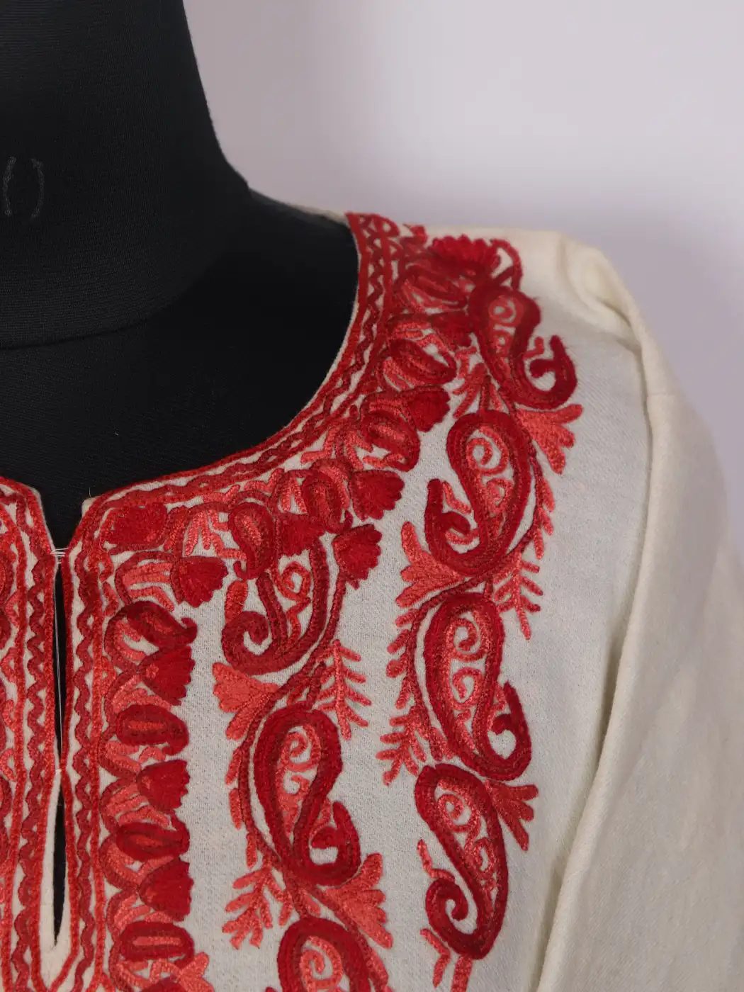 White Kashmiri Pheran Gulnaar with Hand Aari Work in Raffal Wool - Image 3
