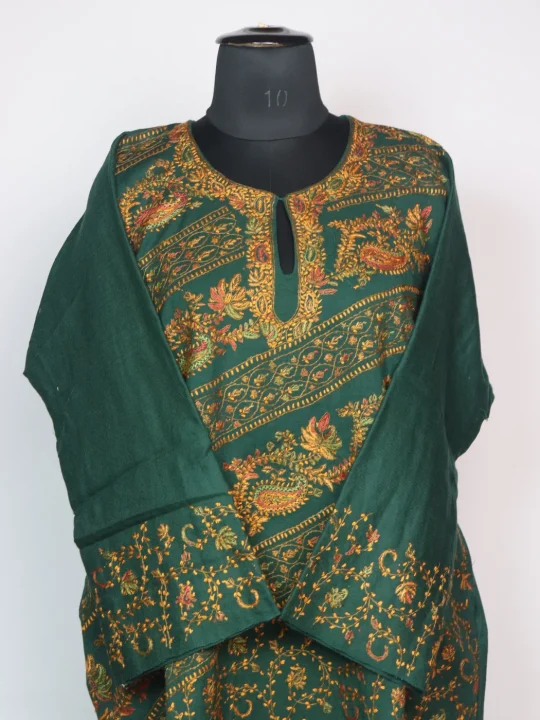 Green Kashmiri Pheran In Raffal Wool With Hand Sozni | Mirha - Image 2