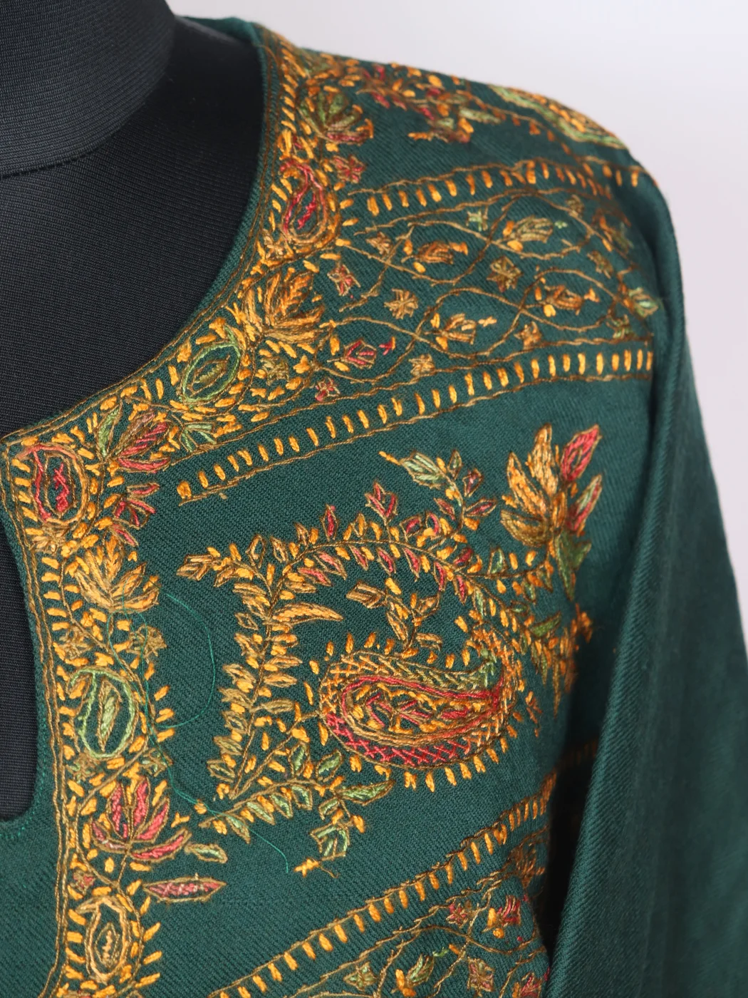 Green Kashmiri Pheran In Raffal Wool With Hand Sozni | Mirha - Image 3