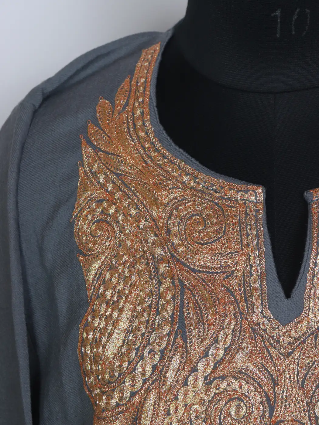 Minaal Kashmiri Raffal Wool Botte Tilla Work Pheran Grey - Image 3