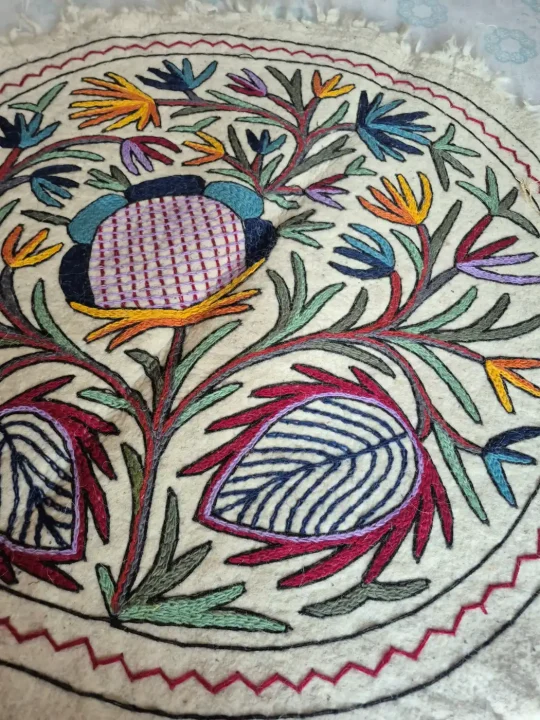 Kashmiri Wool Namda Round Accent Rug with Nesting Floral Forms and Jewel-Tone Foliage – 3x3 Feet - Image 4