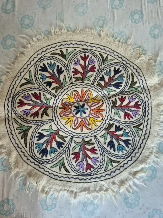 Kashmiri Wool Namda Round Rug with Eight-Petal Floral Medallion and Botanical Panels – 3x3 Feet