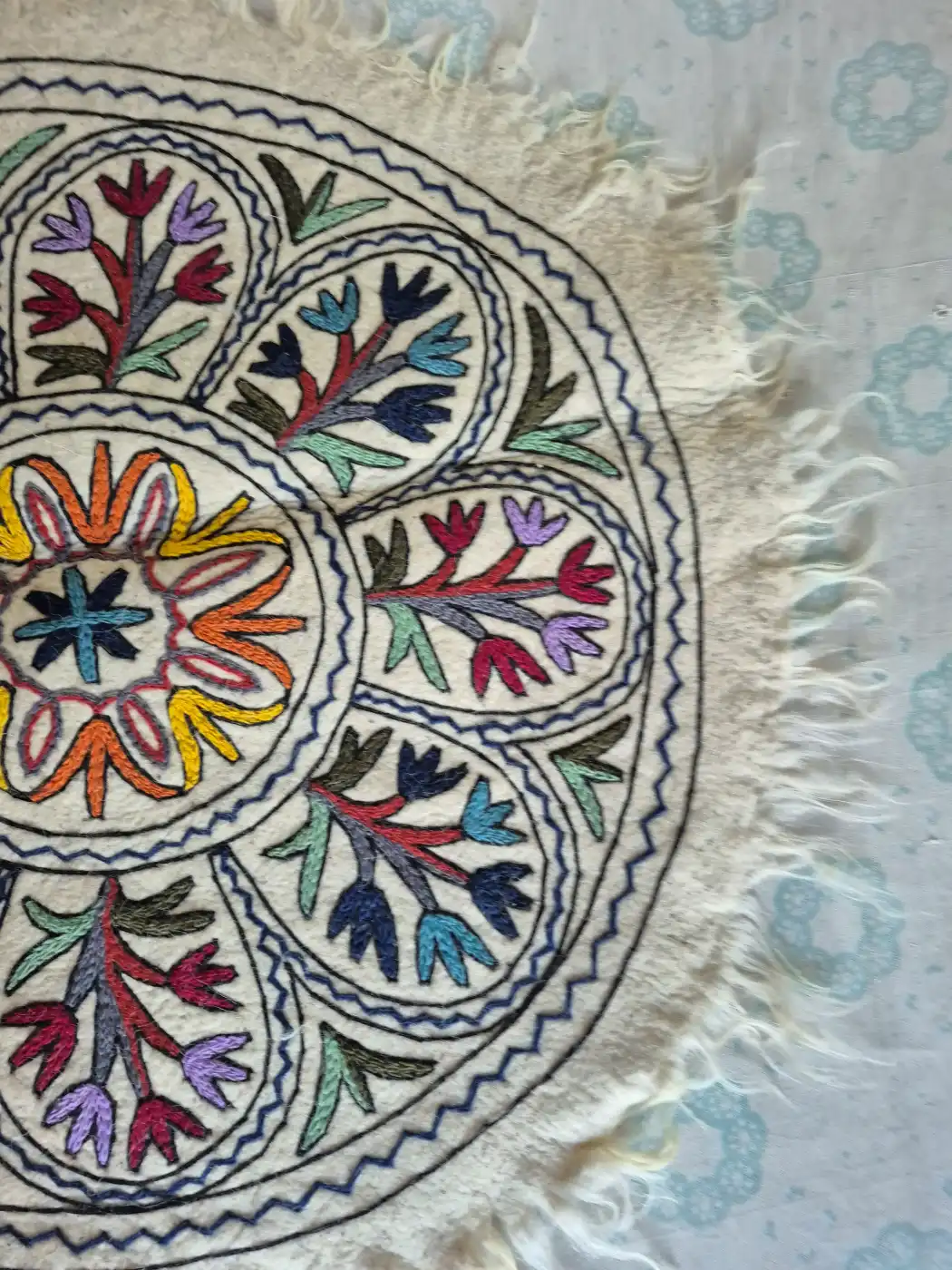 Kashmiri Wool Namda Round Rug with Eight-Petal Floral Medallion and Botanical Panels – 3x3 Feet - Image 2