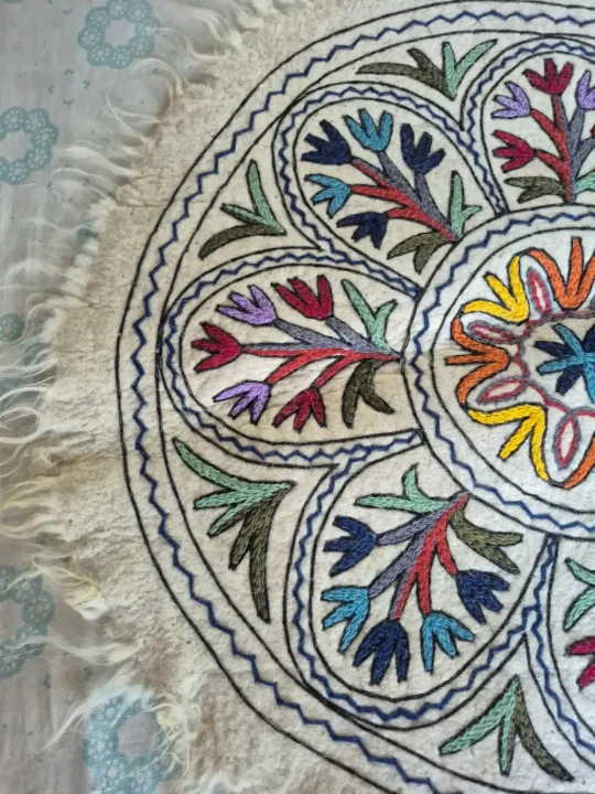 Kashmiri Wool Namda Round Rug with Eight-Petal Floral Medallion and Botanical Panels – 3x3 Feet - Image 3