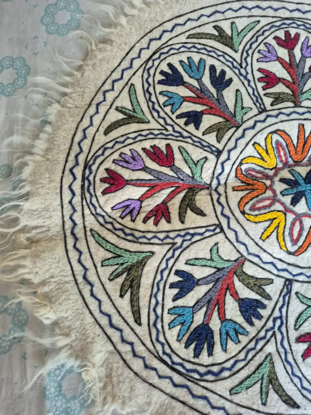 Kashmiri Wool Namda Round Rug with Eight-Petal Floral Medallion and Botanical Panels – 3x3 Feet - Image 3