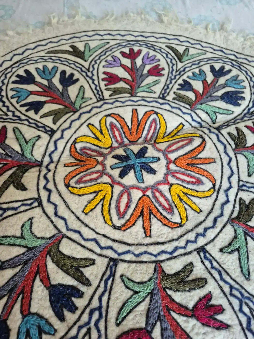 Kashmiri Wool Namda Round Rug with Eight-Petal Floral Medallion and Botanical Panels – 3x3 Feet - Image 4