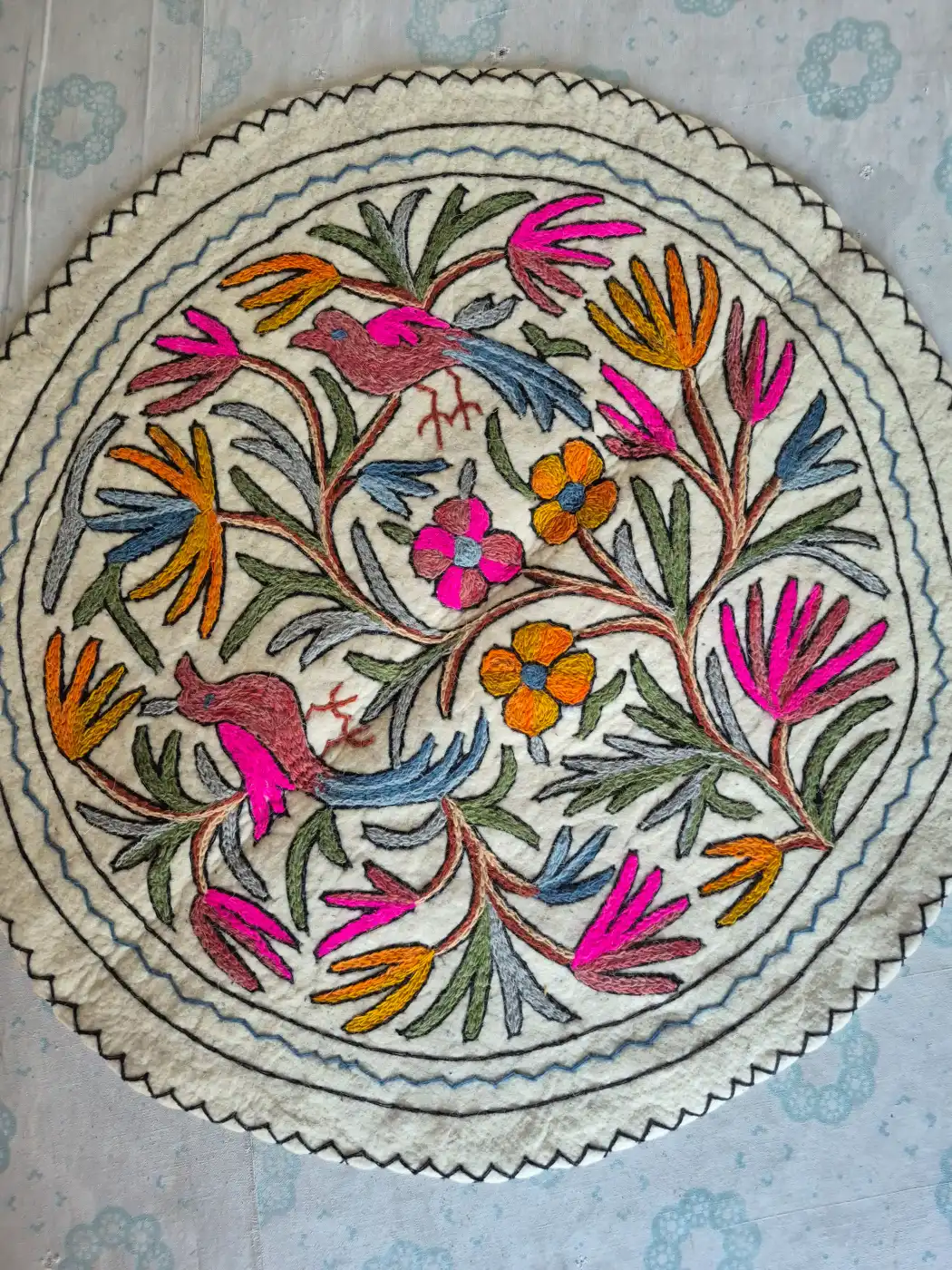 Kashmiri Wool Namda Round Rug with Twin Bird Garden and Vibrant Floral Motifs – 3x3 Feet