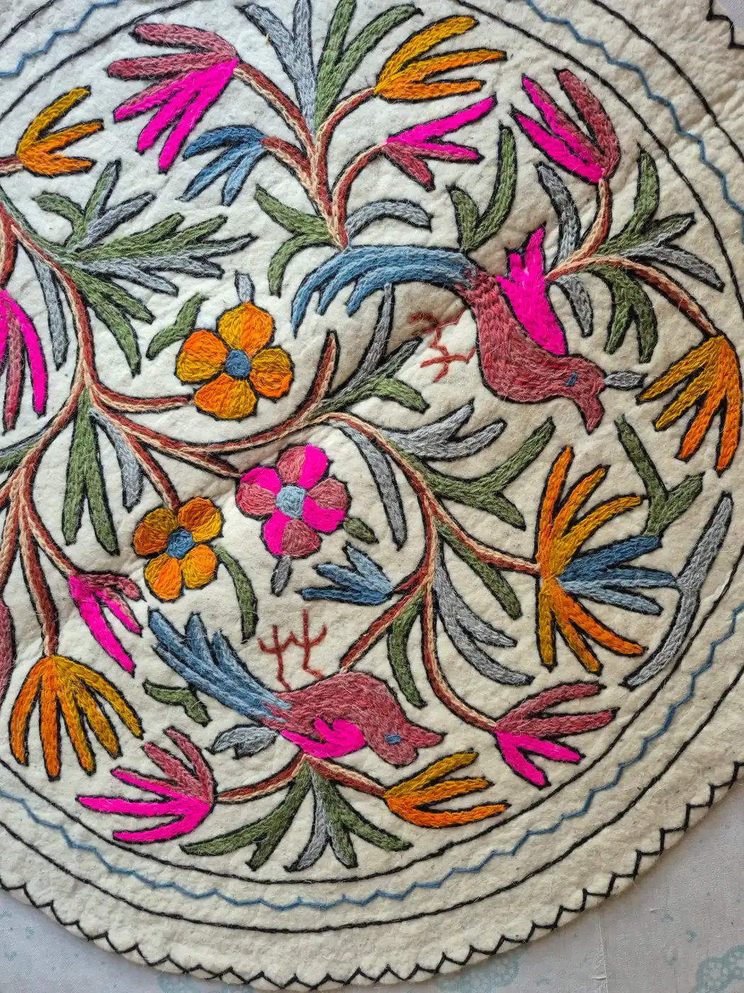 Kashmiri Wool Namda Round Rug with Twin Bird Garden and Vibrant Floral Motifs – 3x3 Feet - Image 3