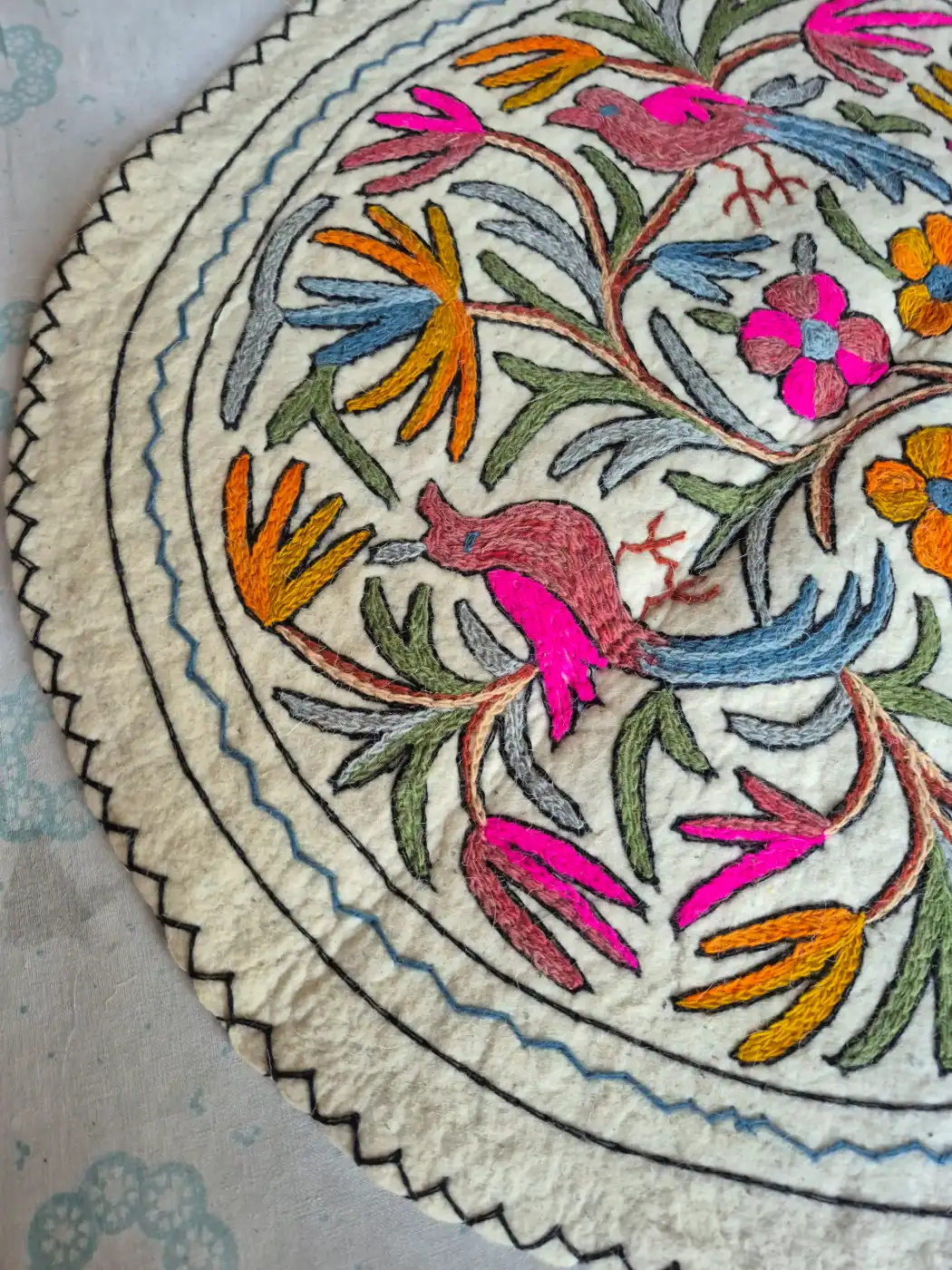 Kashmiri Wool Namda Round Rug with Twin Bird Garden and Vibrant Floral Motifs – 3x3 Feet - Image 4