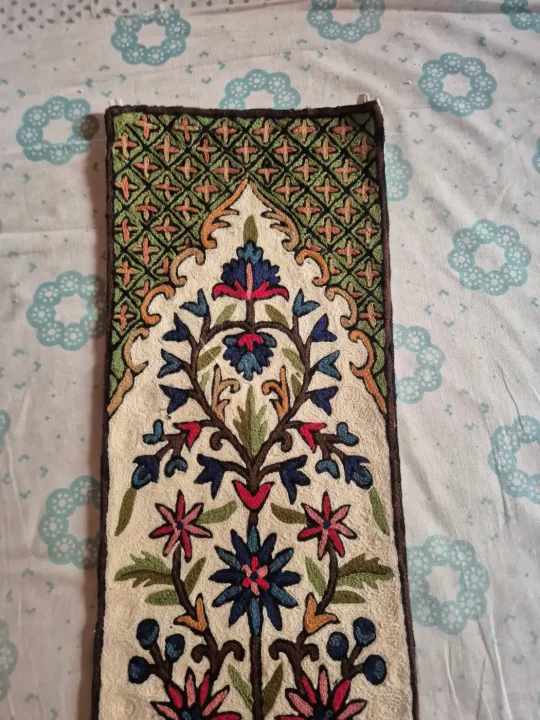 Ashmuqam Handmade Kashmiri Wool Thread Embroidery Chain Stitch Runner 4*1ft - Image 4