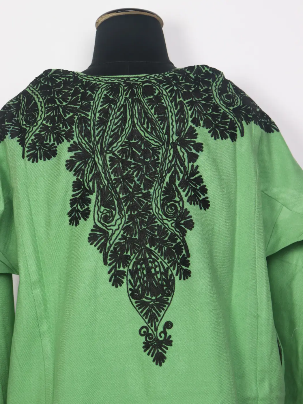 Kashmiri Gulmarg Cashmilon Pheran for Women with Front Back Aari Embroidery - Image 4