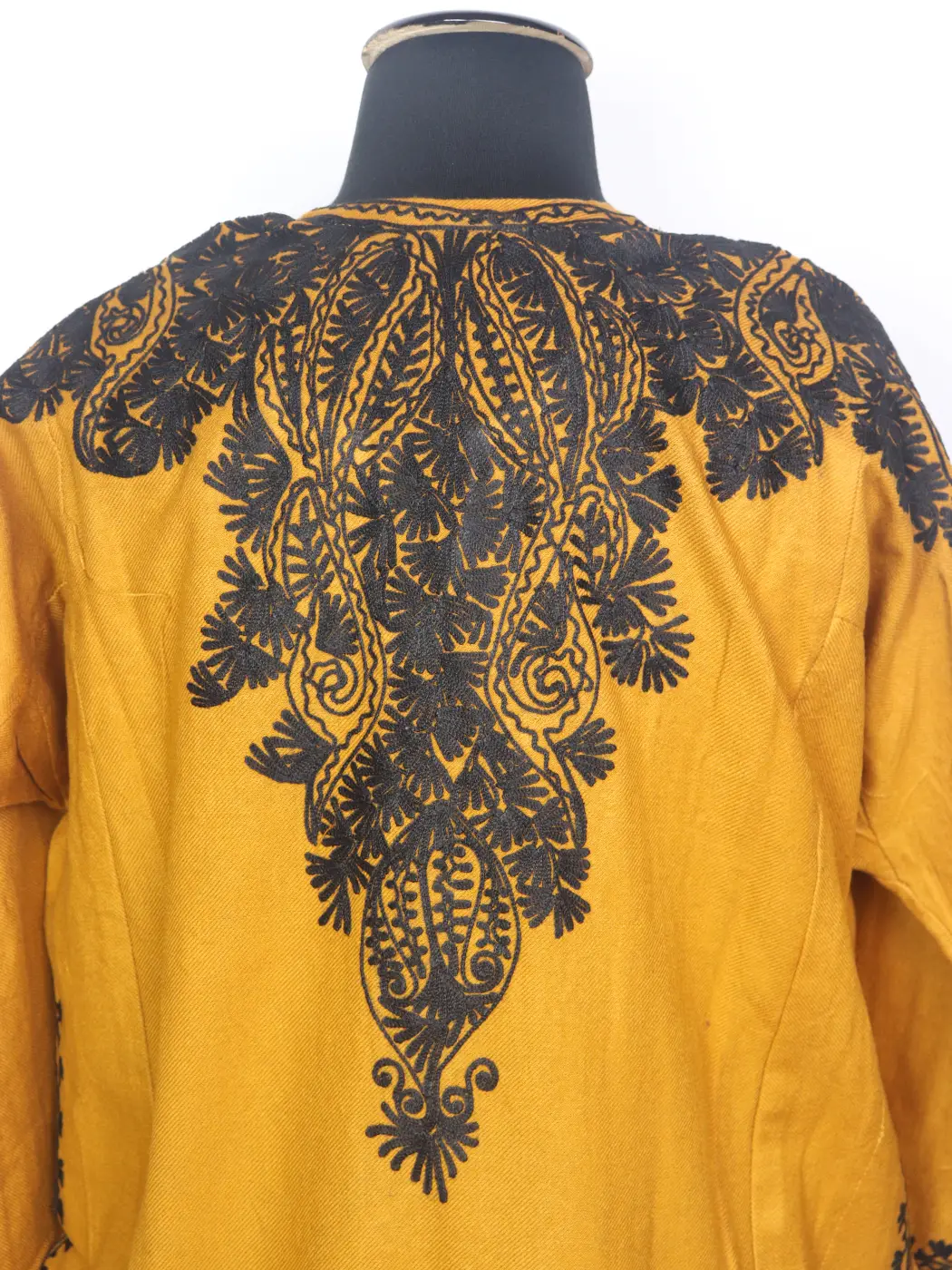 Sarsou Rang Kashmiri Cashmilon Pheran for Women with Front Back Aari Embroidery - Image 4