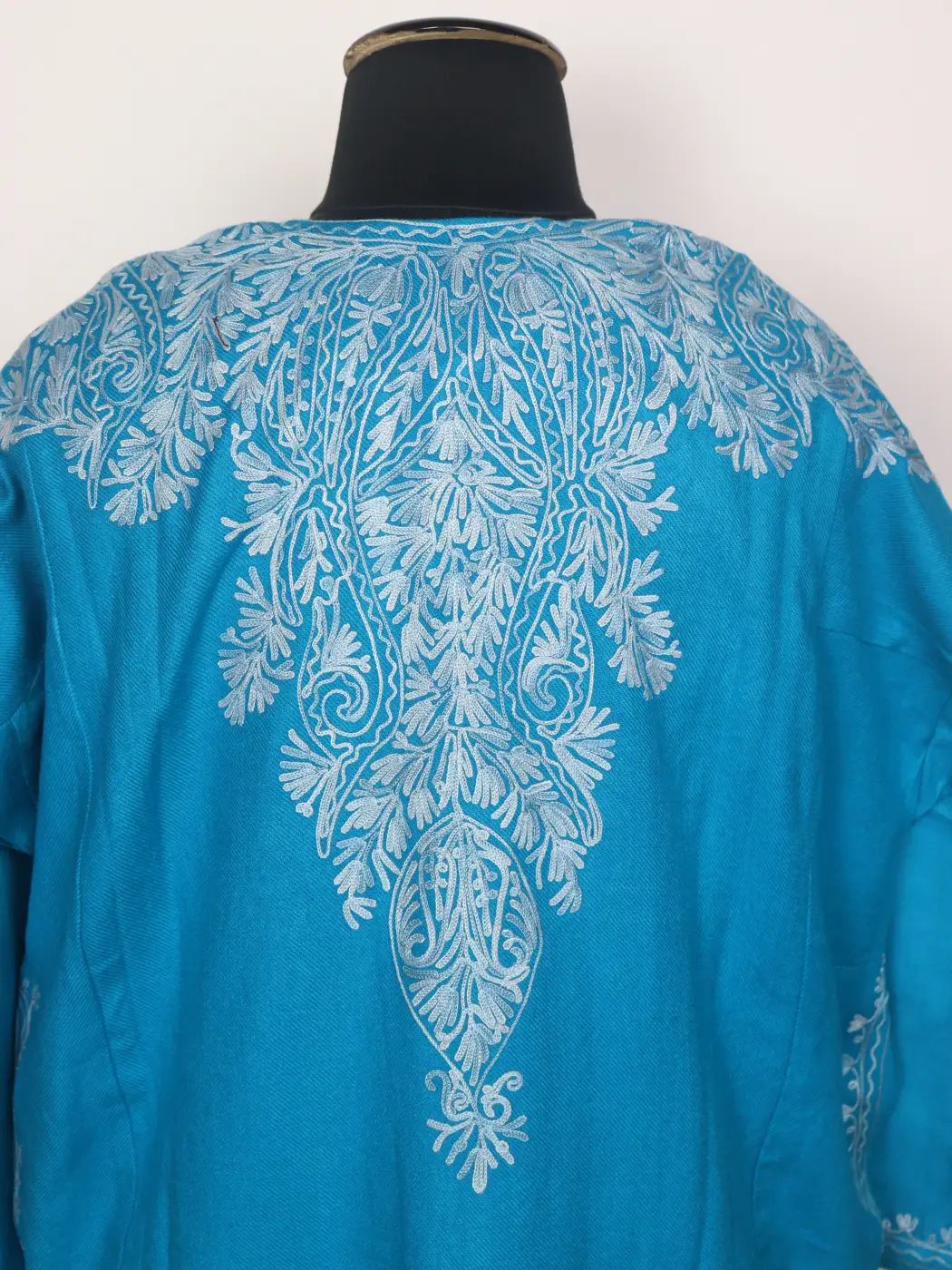 Neelam Kashmiri Cashmilon Pheran for Women with Back Aari Embroidery - Image 4