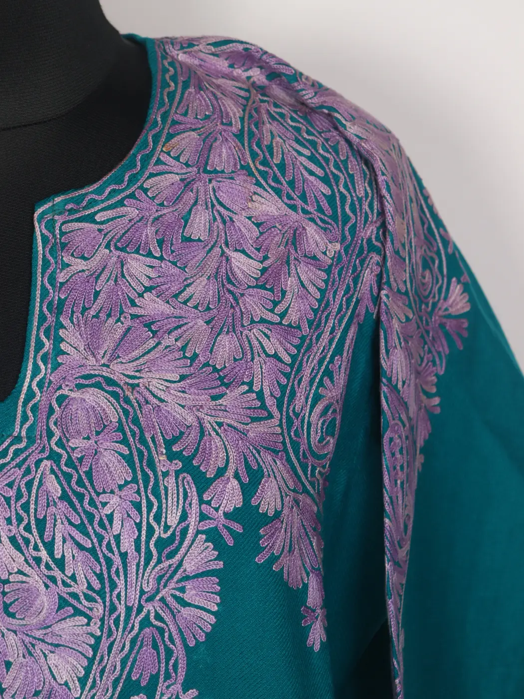Kashmiri Cashmilon Pheran for Women Samander with Front Back Aari Kadhai - Image 3