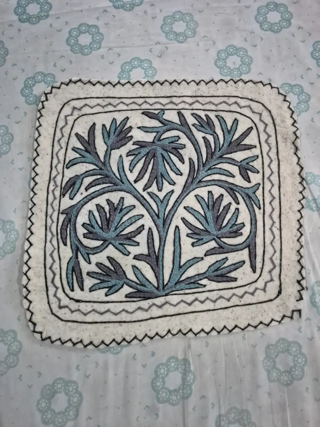 Kashmiri 2-Ft Square Namda Rug Gulshan With Hand Aari Embroidery
