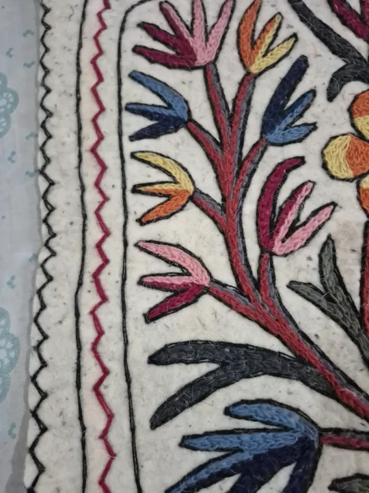 Doodhpathri Kashmiri 2-Ft Square Handmade Namda Rug With Embroidery - Image 2