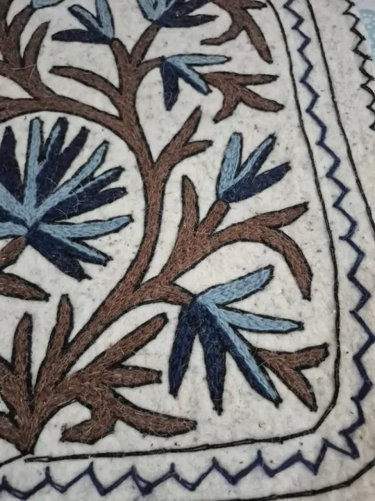 Handmade Kashmiri Sameer 2-Ft Square Namda Rug With Embroidery - Image 2