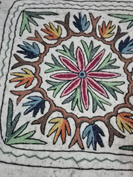 Kashmiri 2-Ft Square Handmade Namda Rug With Embroidery Farheen - Image 3
