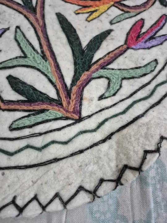 Kashmiri 2-ft Handmade Round Namda Rug Nazeer With Embroidery - Image 3
