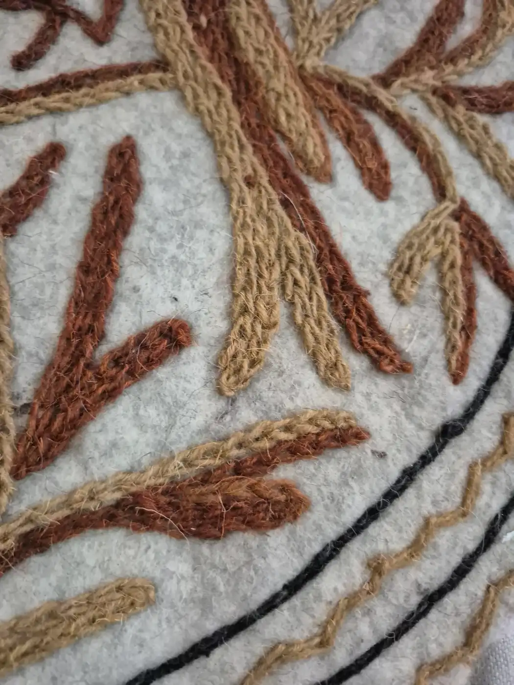 Kashmiri Umer 2-ft Handmade Round Namda Rug With Embroidery - Image 3
