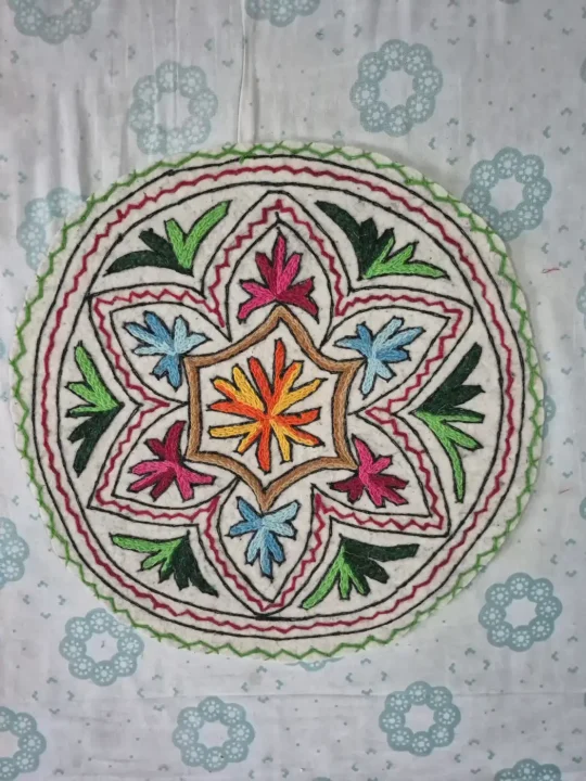Kashmiri Handmade Gulzar 2-ft Round Namda Rug With Embroidery