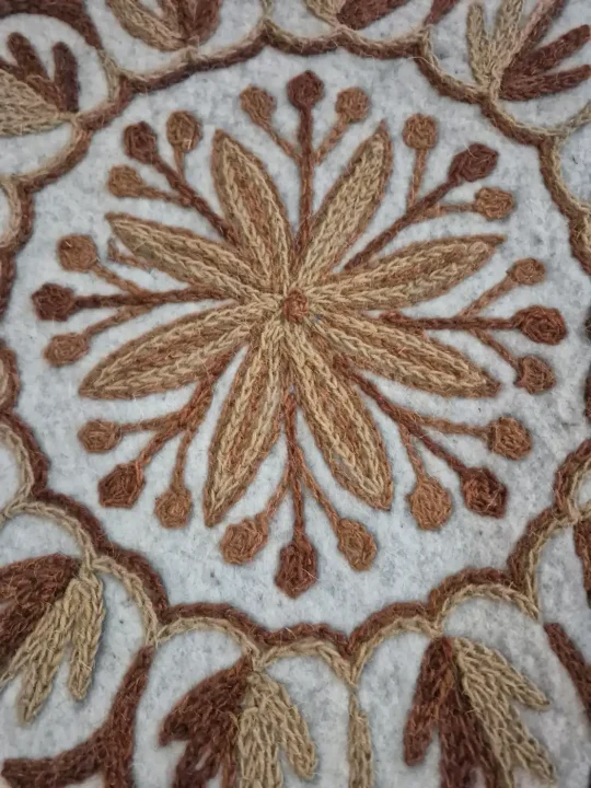 Kashmiri 2-ft Handmade Gulistan Round Namda Rug With Embroidery - Image 2