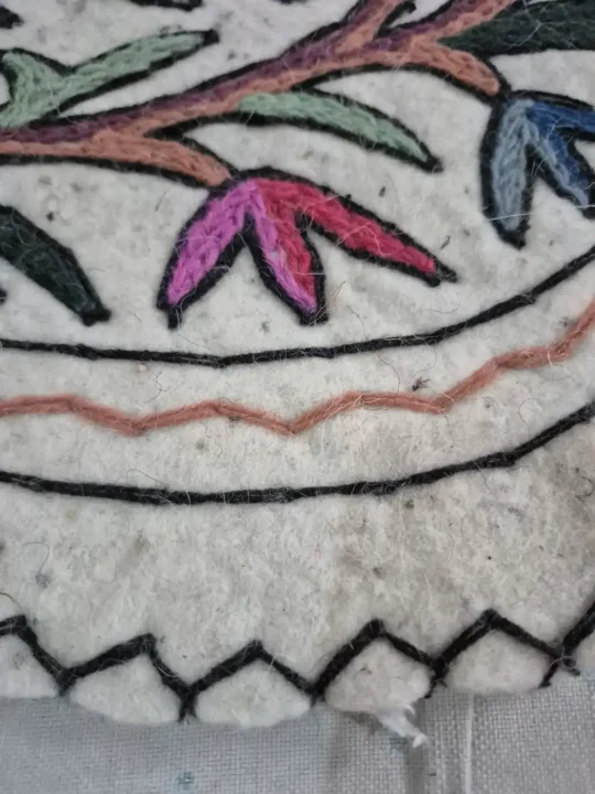 Kashmiri 2-ft Handmade Round Namda Rug With Embroidery Gul-bahar - Image 3
