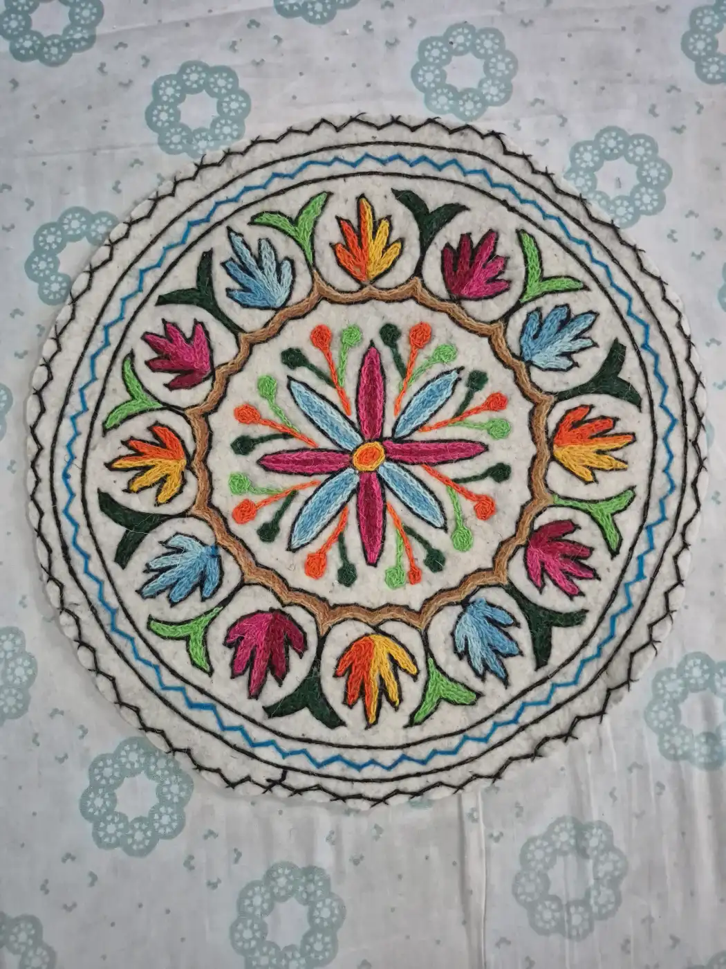 Kashmiri Gafar 2-ft Round Handmade Namda Rug With Embroidery
