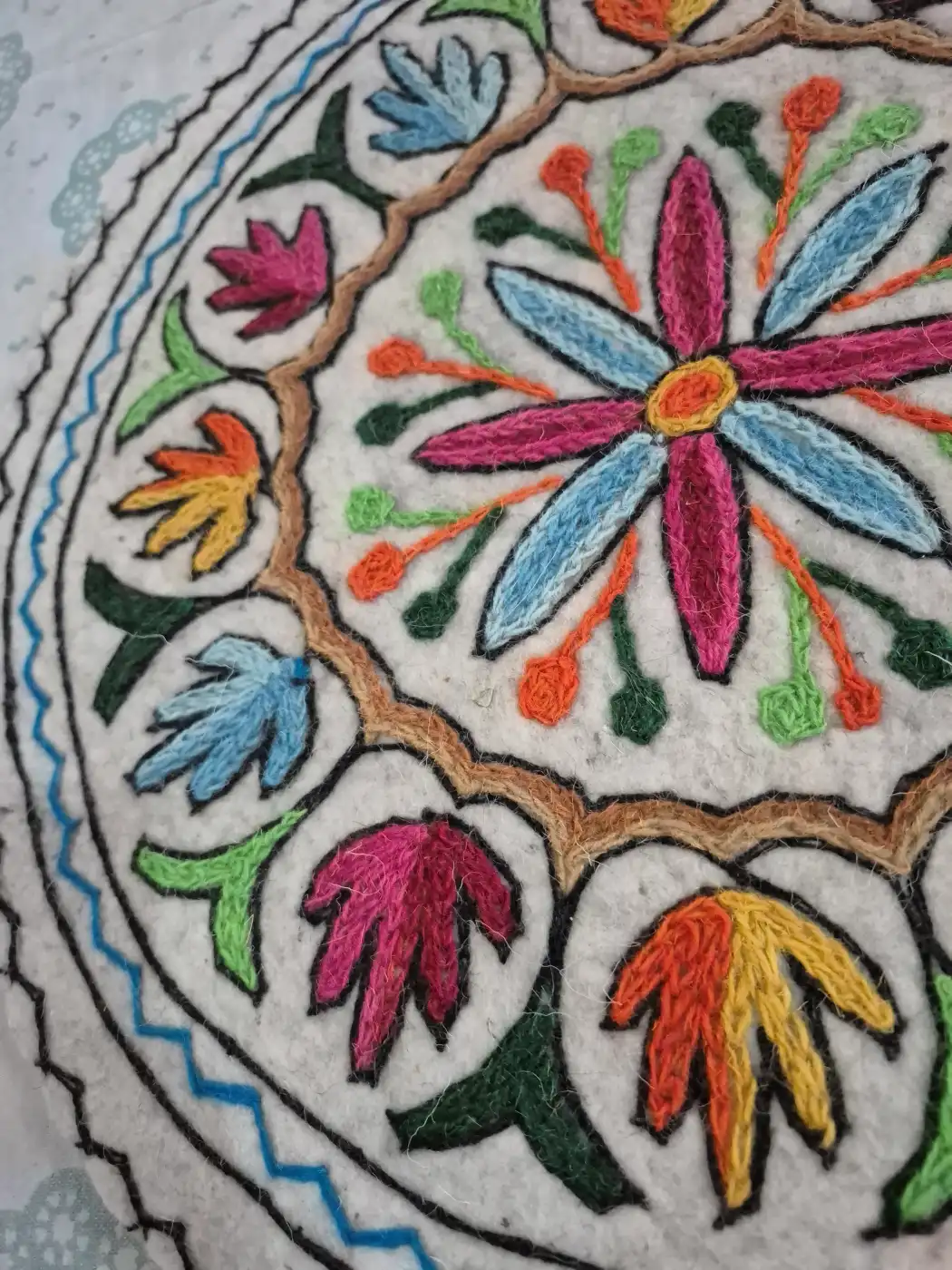 Kashmiri Gafar 2-ft Round Handmade Namda Rug With Embroidery - Image 2