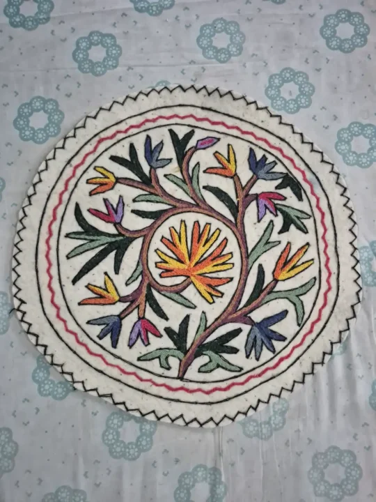 Handmade Kashmiri 2-ft Round Namda Rug With Embroidery Mahjoor