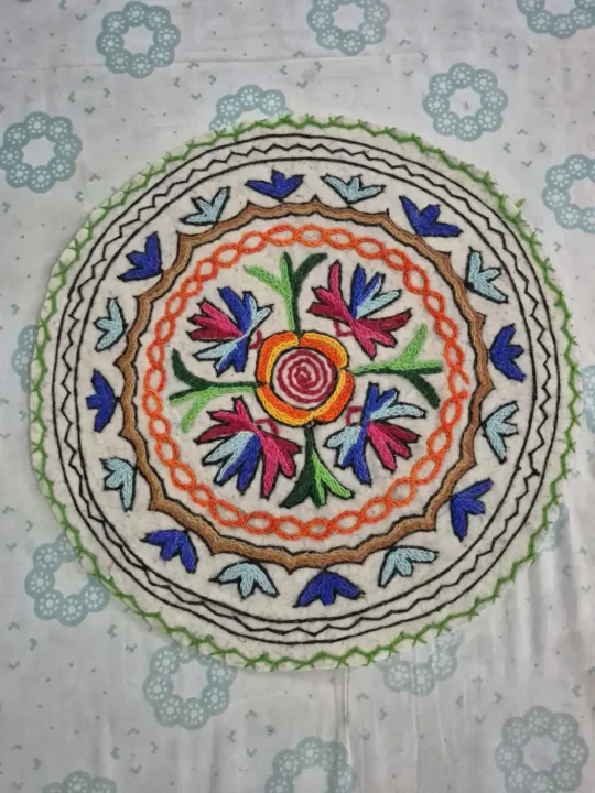 Handmade Kashmiri Iqbal 2-ft Round Namda Rug With Embroidery