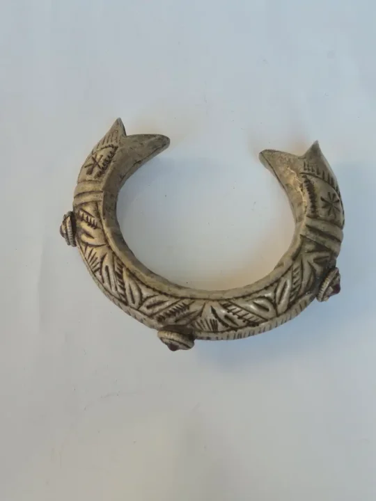 Kashmiri Naushah Vintage Bangle for Women | Handmade Antique Open Kada - Image 3