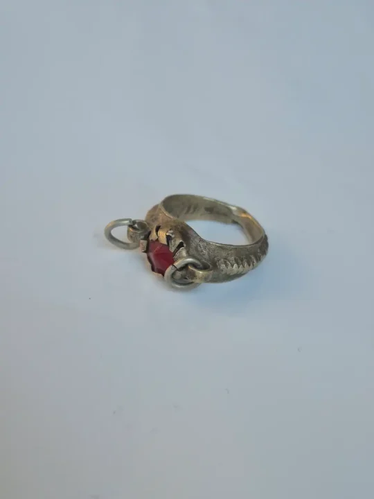 Yaqeen Kashmiri Vintage Traditional Handmade Antique Red Stone Ring