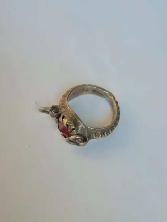 Yaqeen Kashmiri Vintage Traditional Handmade Antique Red Stone Ring - Image 2