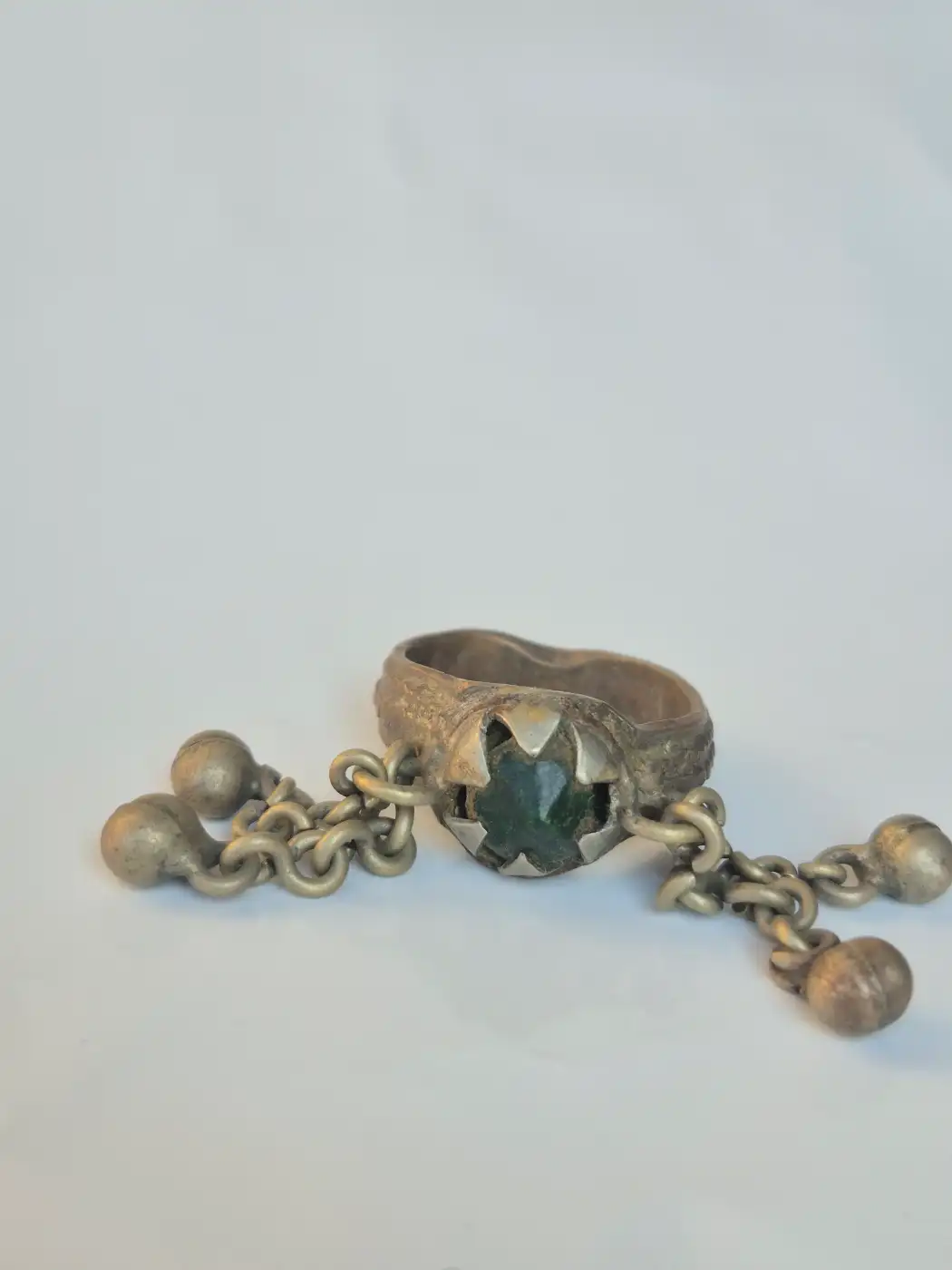 Rangeen Kashmiri Vintage Traditional Antique Green Stone Ring - Image 2