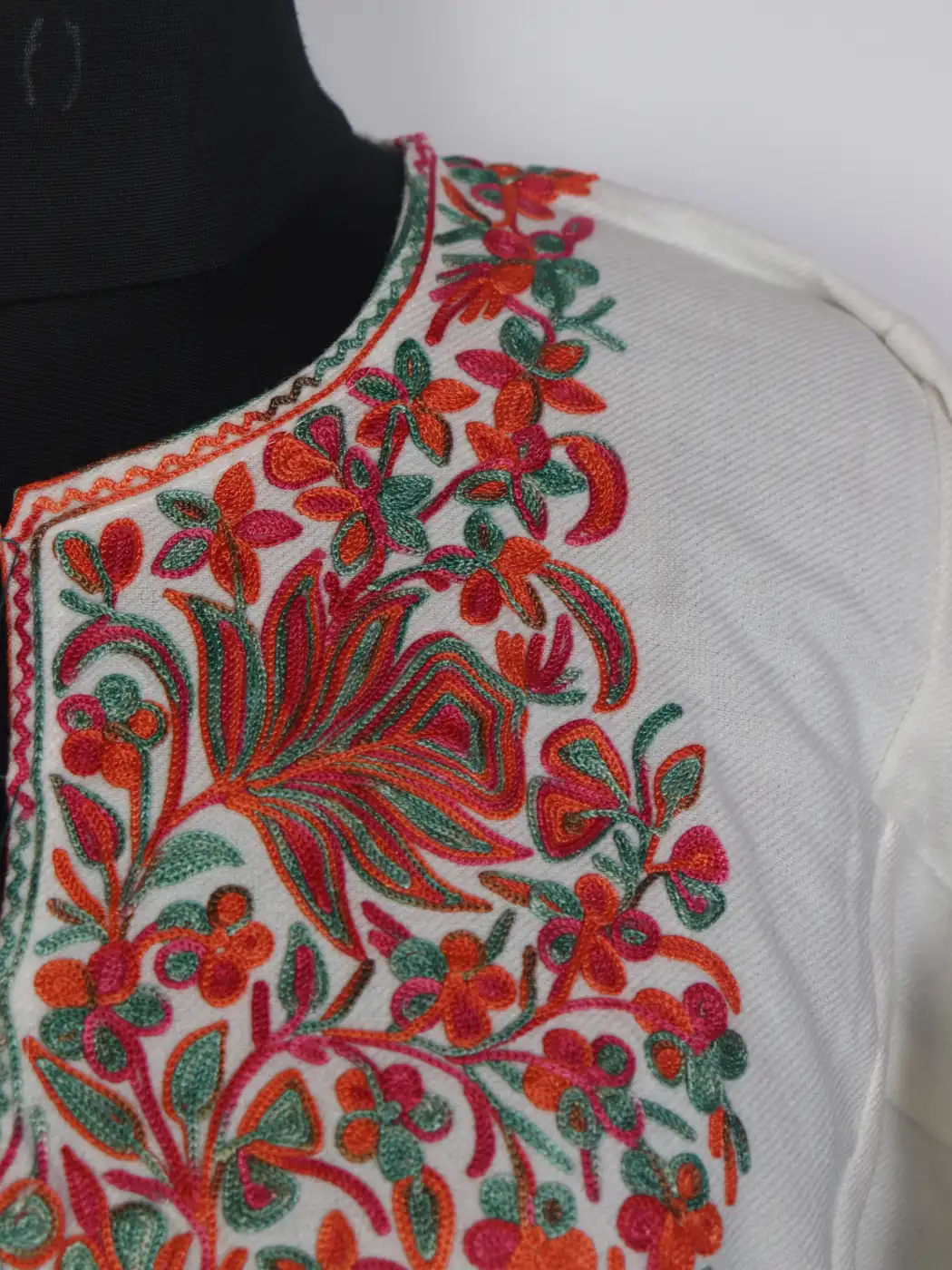 Laiba White Kashmiri Aari Embroidered Pheran in Cashmilon Wool - Image 3