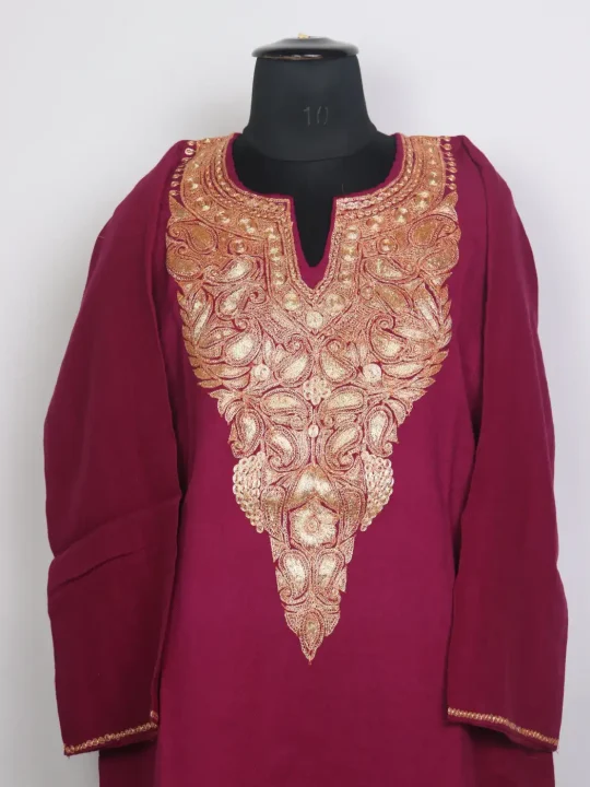 Madeeha Kashmiri Raffal Wool Botte Tilla Work Pink Pheran - Image 2