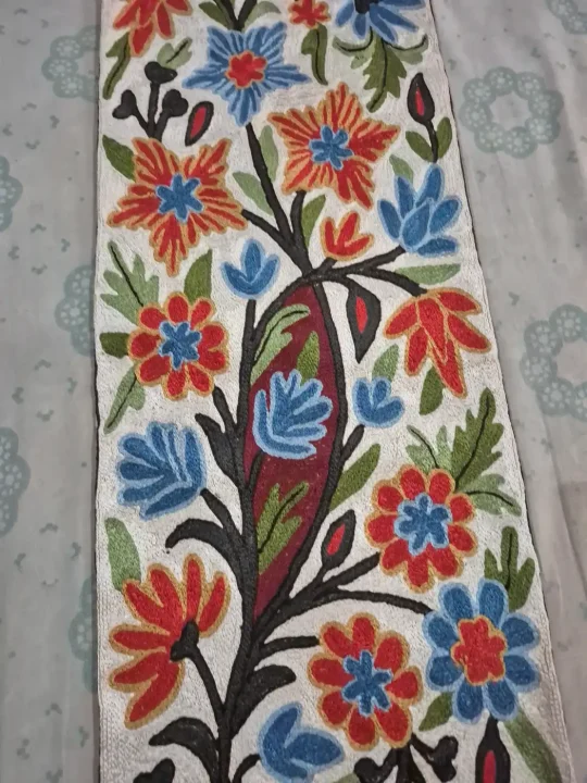 Sonamarg Kashmiri Handmade Silk Thread Chain Stitch Embroidery Runner 4*1ft - Image 4