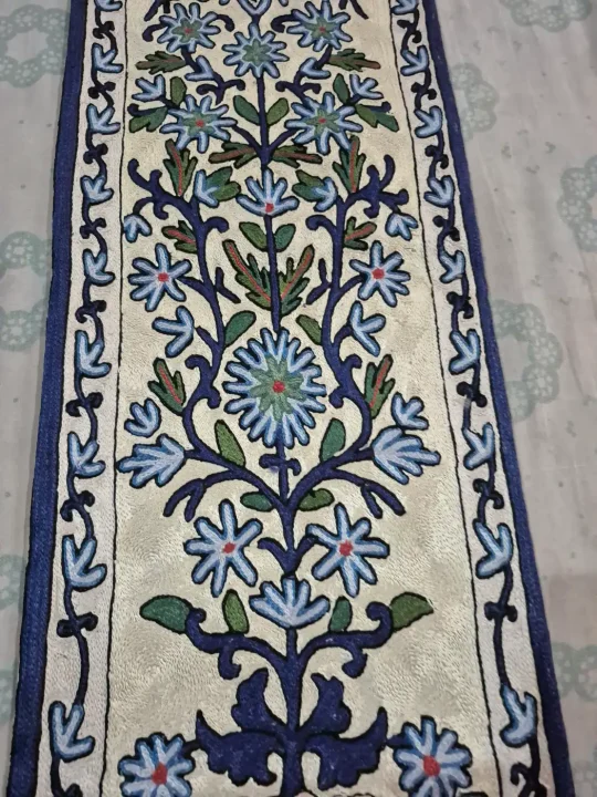Yusmarg Kashmiri Handmade Silk Thread Chain Stitch Embroidery Runner 4*1ft - Image 4
