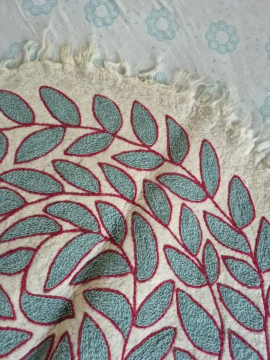 Mehraab Leaf Circle Wool Floor Accent with Fine Kashmiri Embroidery – 3x3 Feet - Image 4