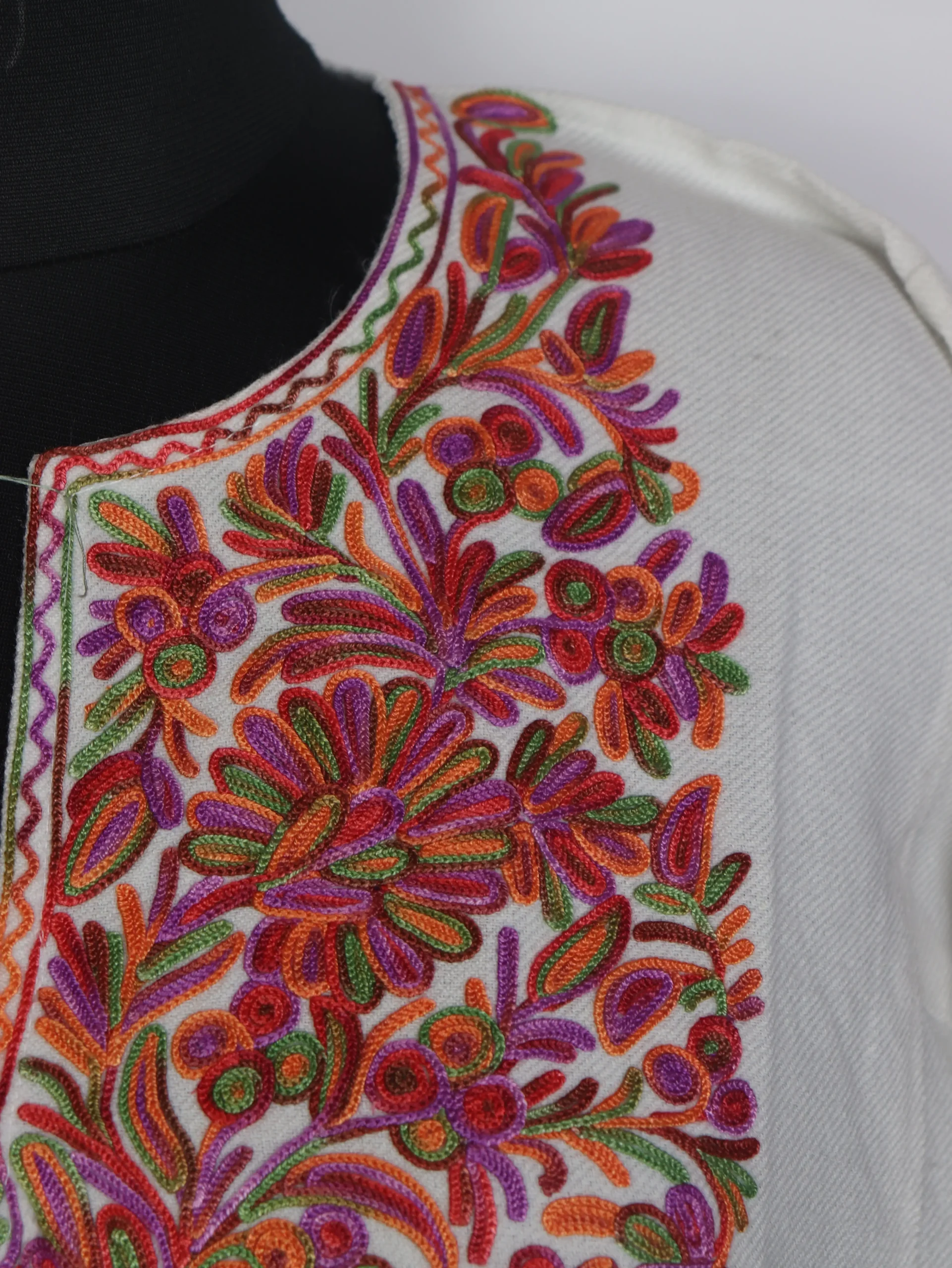 Mehrunisa Kashmiri White Aari Embroidered Cashmilon Wool Pheran - Image 3