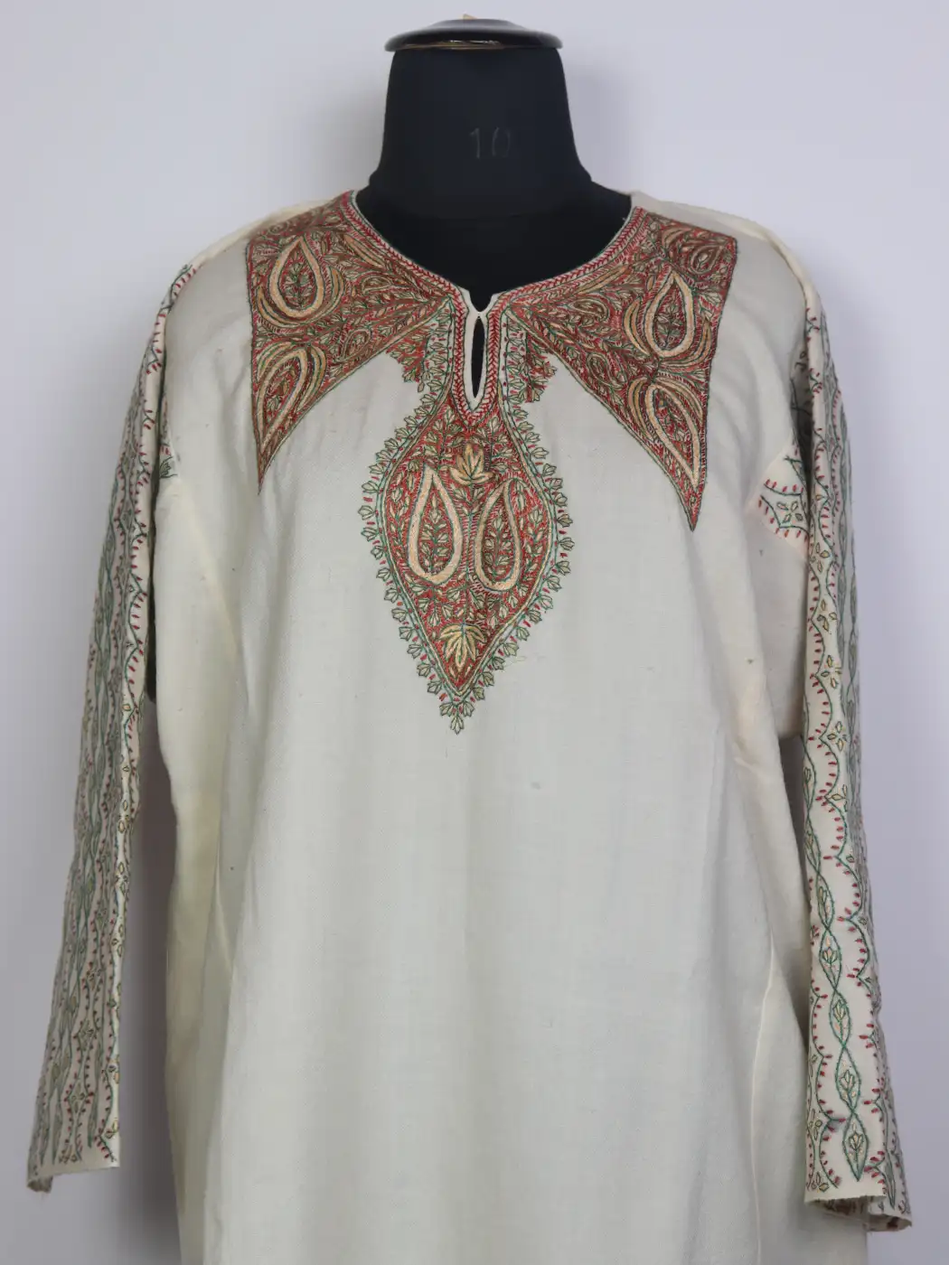 Mirza Hand Sozni White Kashmiri Pheran in Raffal Wool - Image 2