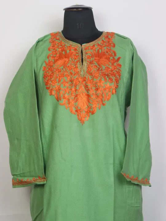 Nilofer Kashmiri Aari Embroidered Green Cashmilon Pheran - Image 2