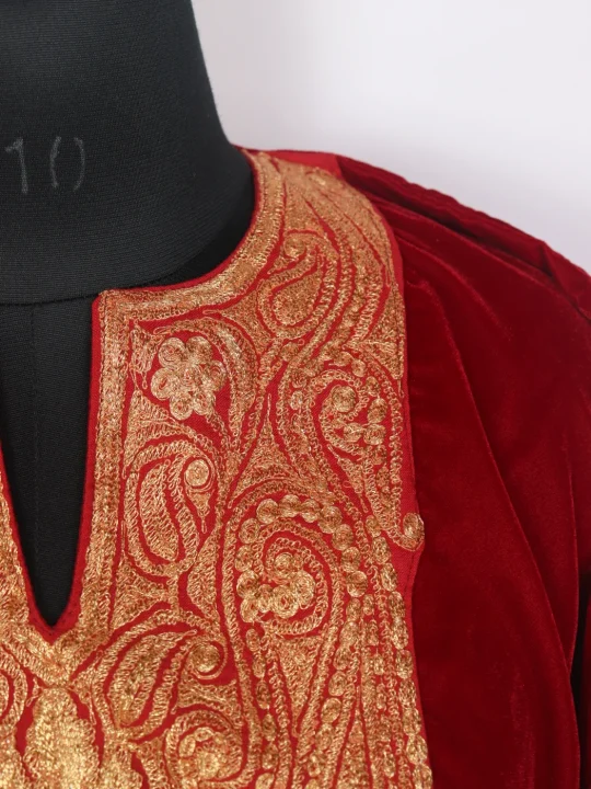 Naar Kashmiri Red Velvet Botte Tilla Embroidered Pheran - Image 3