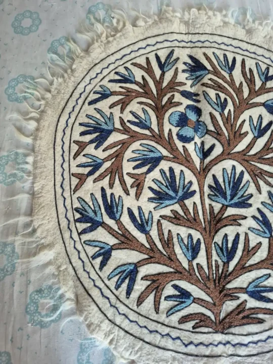 Neel-Badam Botanical Wool Accent Mat with Hand Embroidered Branch Design – 3x3 Feet - Image 3