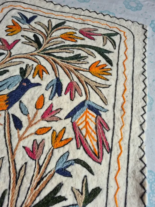 Rang-e-Parinda Hand Embroidered Namda Rug – Bird & Floral Design | 3×2 ft - Image 4